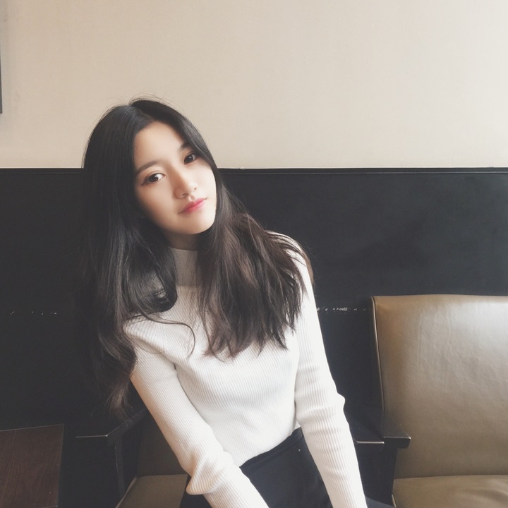 สีขาว: เสื้อสเวตเตอร์ ไหมพรมคอตั้ง ลายทางในตัว ผ้ายืดได้เยอะ