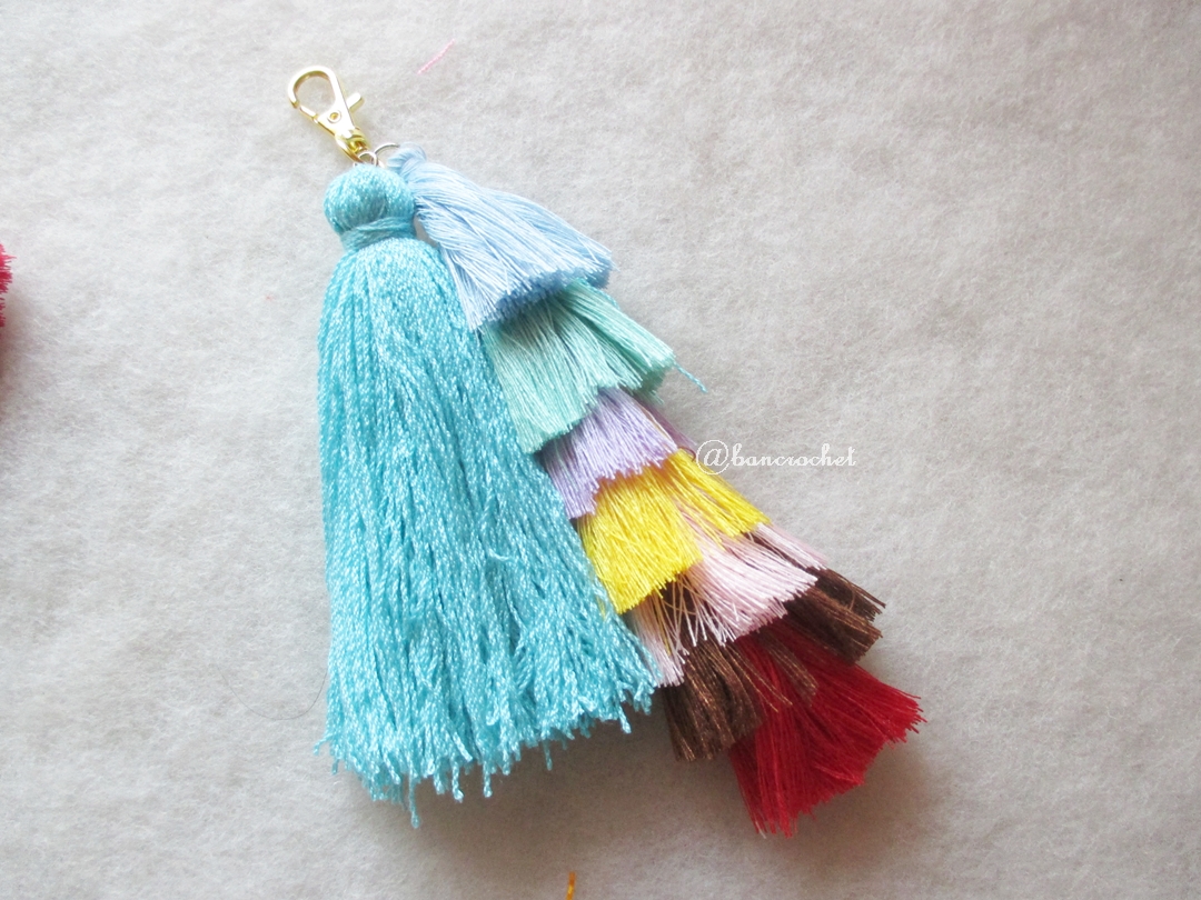 พวงกุญแจพู่เล็กพู่ใหญ่ tassels keychain ฟ้า