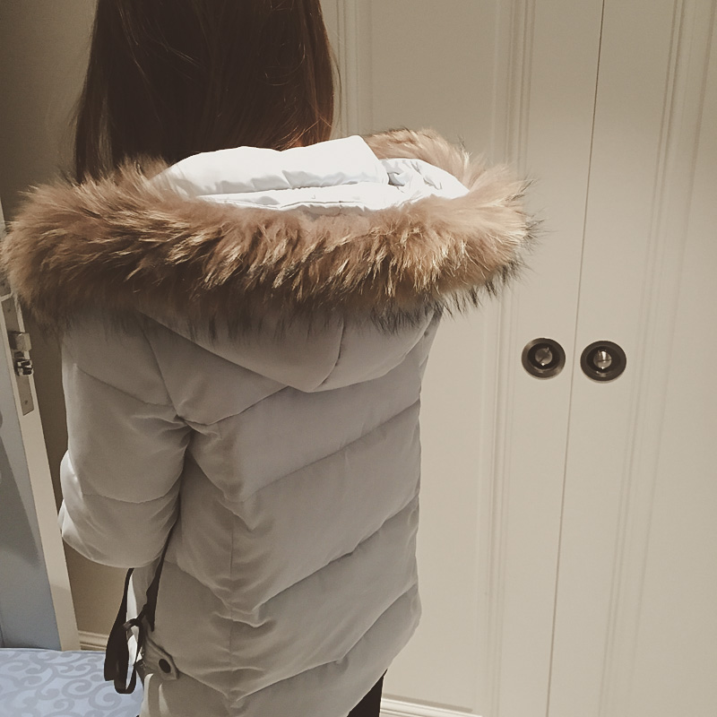 เสื้อโค้ทกันหนาว ประดับเฟอร์ที่ฮู้ด ผ้าร่มเนื้อดีกันลม แต่งรูดชายเสื้อ กระดุม+ซิปหน้า เกาหลีมากๆ พร้อมส่งเลยจ้า