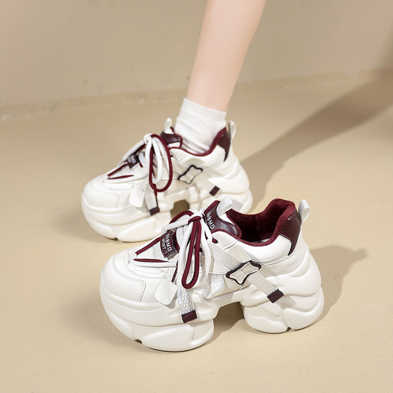 รองเท้าผ้าใบเสริมส้นสูง ไซต์35-39 สนใจทักแชท ฟรีค่าส่ง!