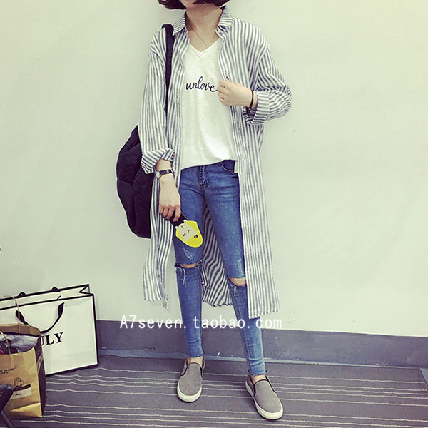 เสื้อคลุมทรงยาว เก๋ ลายทางสีเทาขาว ผ้าฝ้ายเนื้อนิ่ม ใครชอบ look นี้ จัดเลยจ้า