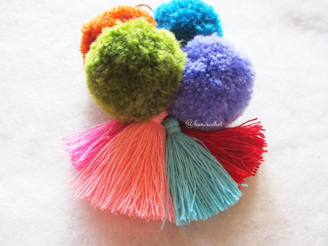 พู่+ปอมปอมแขวนกระเป๋าถักโครเชต์ pompom