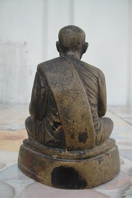 หลวงพ่อศรีทัต วัดพระธาตุสามหมื่น