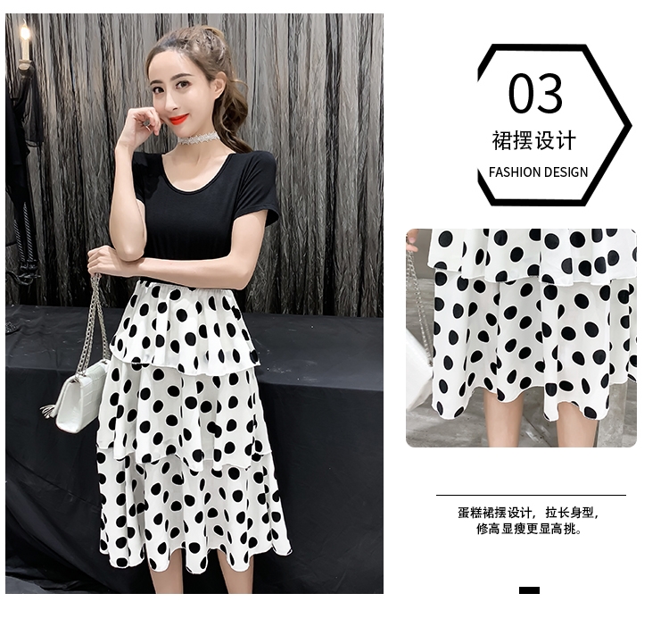 Dress4693 เดรสยาวทรงขนมชั้นไซส์ใหญ่ ด้านบนเป็นผ้าคอตตอนยืดหยุ่นสีพื้นดำตัดต่อกระโปรงเอวยางยืดต่อระบายเป็นชั้นๆ ผ้าไมโครเนื้อดี งานน่ารักใส่เที่ยวชิลด์ๆ หรือวันสบายๆ ก็น่ารักดูดี มีติดตู้ไว้ใส่ได้เรื่อยๆ มี 2 สี ดำ, ขาว