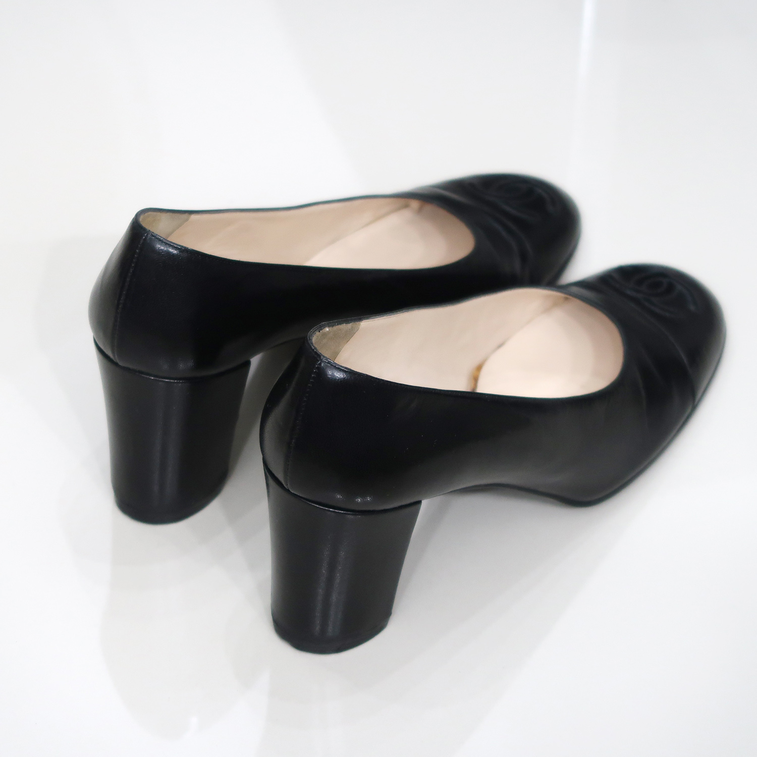 Chanel Black Calf Leather Cap Toe Pumps Size 38.5