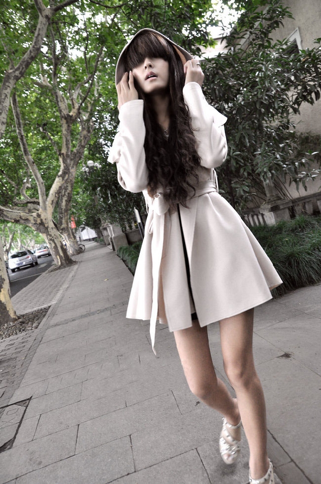 สินค้าลดราคา พิเศษ ตามภาพจริงไม่รับเปลี่ยนหรือคืน เสื้อคลุมทรงเก๋ สีครีม จะผูกเอวหรือจะใส่แบบปล่อยๆ ก็เก๋ เนื้อผ้ายืดหยุ่นทิ้งตัว ไม่หนา ใส่คลุม สบายๆ มีฮู้ดค่ะ สีครีม เข้มกว่าในรูป โทนครีมนู๊ด