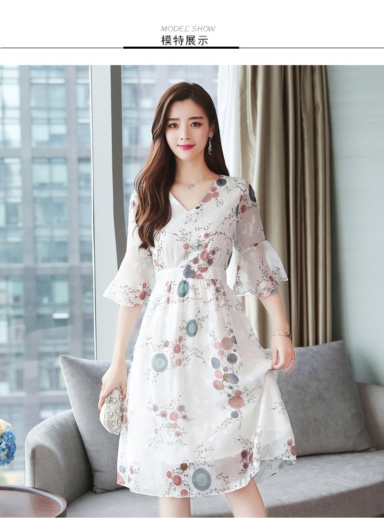 Dress4396 เดรสยาวลายดอกไม้พื้นสีขาว แขนสามส่วนระบาย ซิปข้างใส่ง่าย มีซับในอย่างดีทั้งชุด ทรงคอวีใส่แล้วดูเพรียว