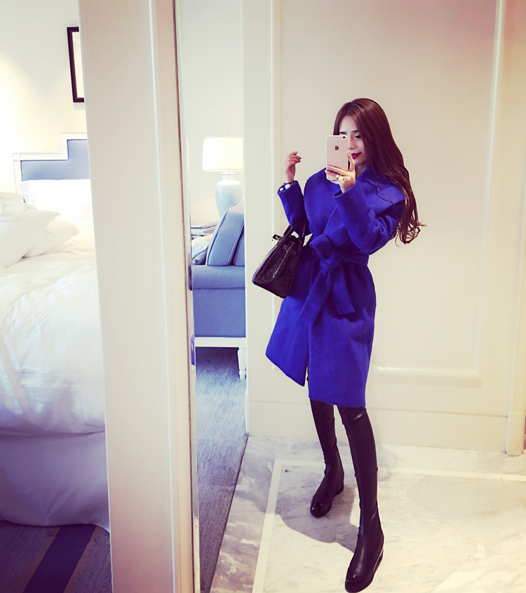 เสื้อโค้ทกันหนาว ทรงสวยสีน้ำเงิน ใส่เป็นเดรสได้ แบบผู้ดี ผ้าวูลผสมเนื้อหนานิ่ม บุซับในกันลม จะใส่เป็นเดรส หรือใส่เป็นเสื้อโค้ทปกติก็เก๋ค่า สีน้ำเงิน สีไม่จัดเท่าในรูป