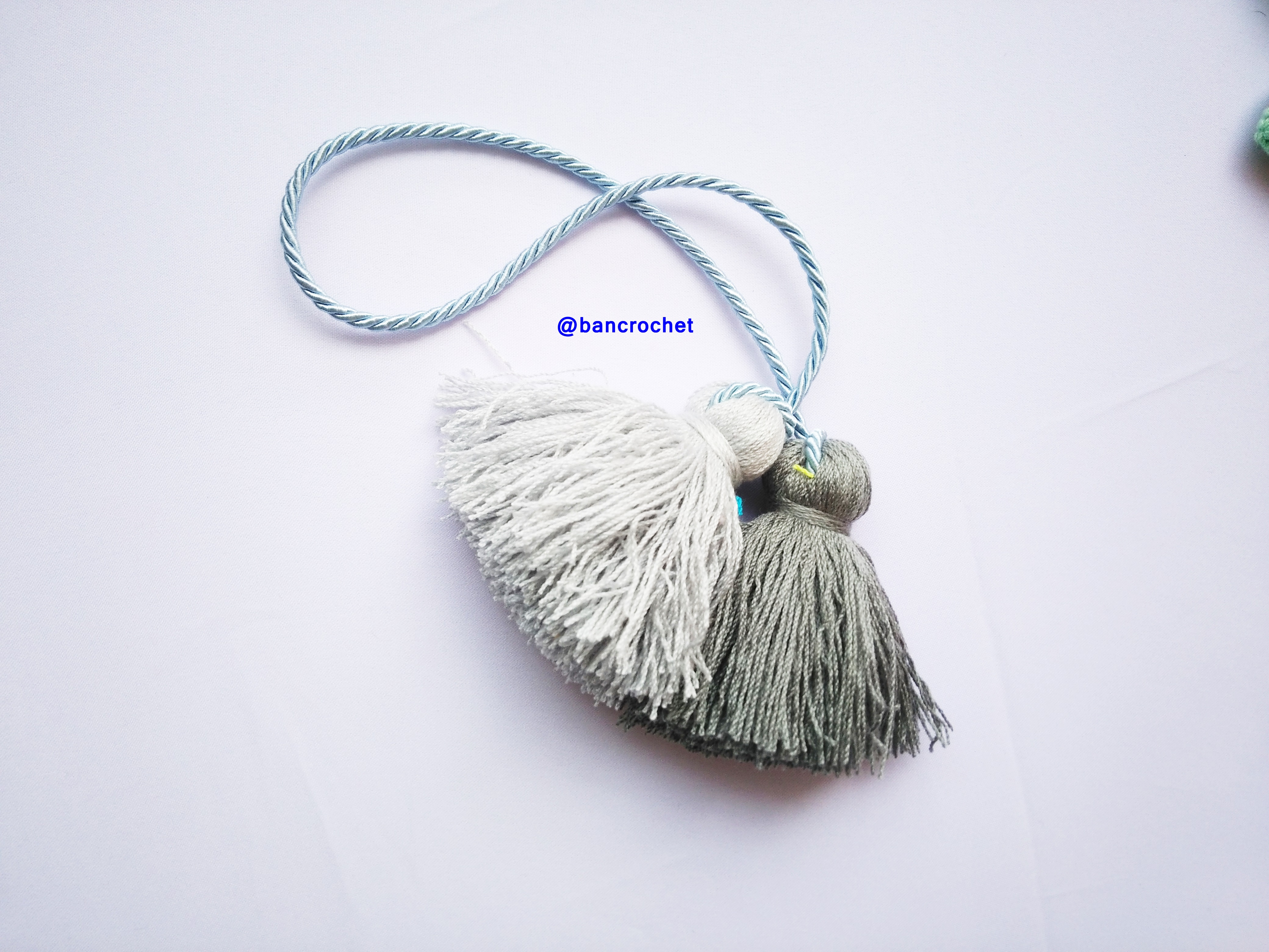 Bancrochet พู่ห้อยกระเป๋า/ที่ห้อยกระเป๋าแฮนด์เมด Tassels keychain hanging for bags หลากสี 4 นิ้ว