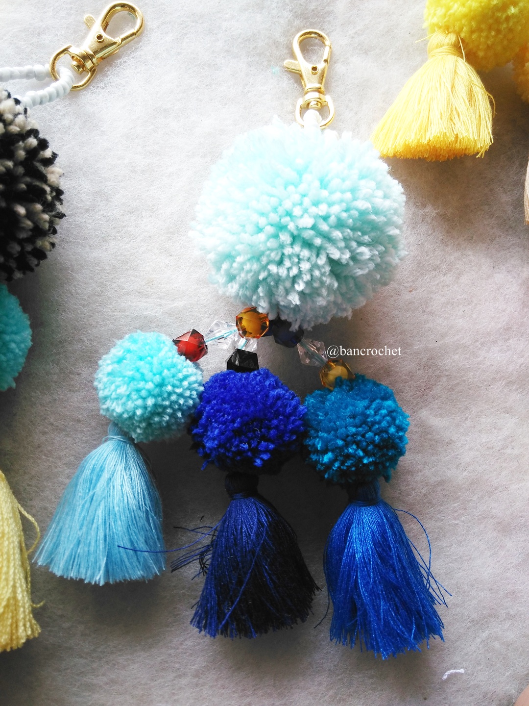 พวงกญแจพู่แขวนกระเป๋า Tassel keychains หลากสี 5.5-6 นิ้ว