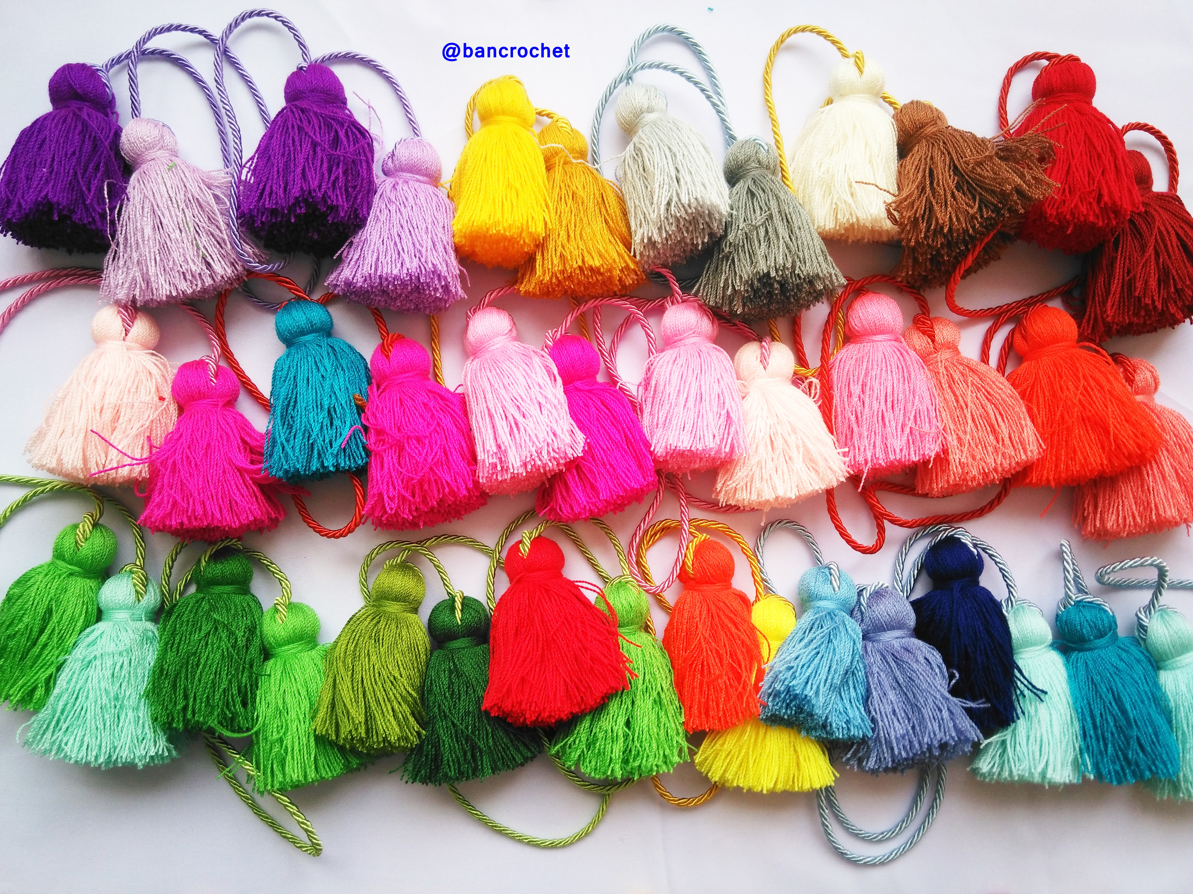 Bancrochet พู่ห้อยกระเป๋า/ที่ห้อยกระเป๋าแฮนด์เมด Tassels keychain hanging for bags เฉพาะราคาส่ง สั่งขั้นต่ำ 12 ชิ้น Only Wholesale หลากสี 2 นิ้ว