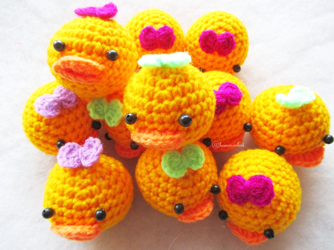 พวงกุญแจหัวตุ๊กตาเป็ดถักโครเชต์ duck crochet keychain