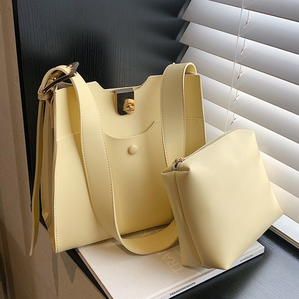 กระเป๋าสะพายข้างผู้หญิง กระเป๋าสะพายข้างใบเล็ก By Cocoa bags