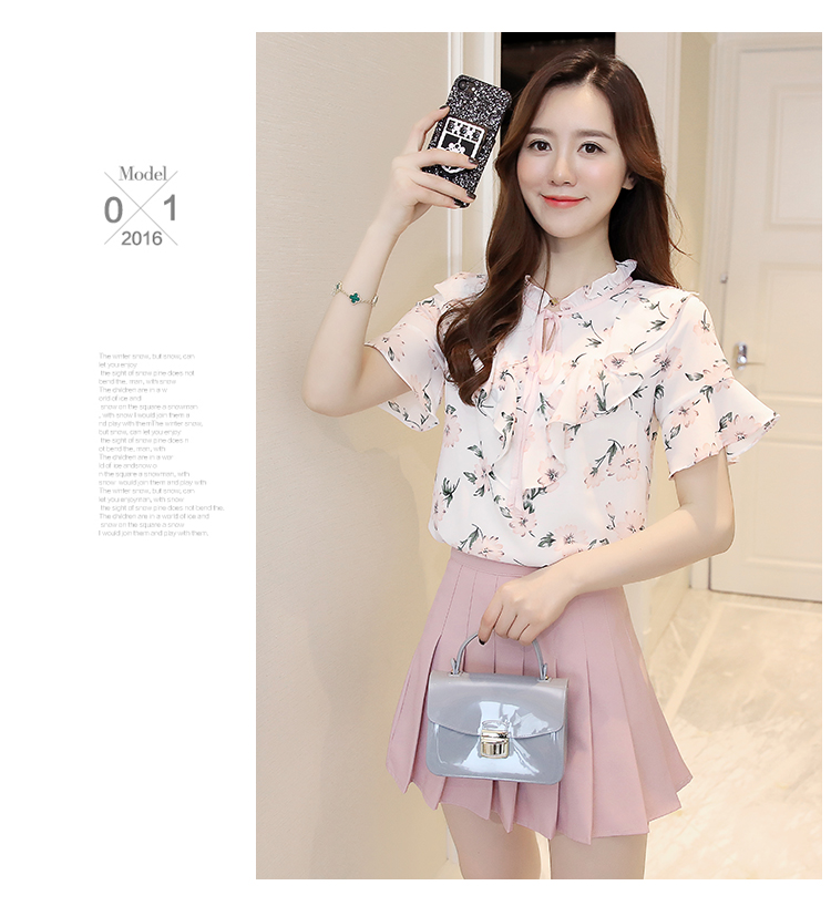 Blouse3788 เสื้อชีฟองสีครีมลายดอกไม้สีชมพู แต่งระบายที่คอ ช่วงอกและปลายแขน ผ้าชีฟองเกรดพรีเมียมเนื้อดีหนาสวย มีซับในอย่างดี งานสวยผ้านุ่มใส่สบาย แมทช์กับอะไรก็สวย