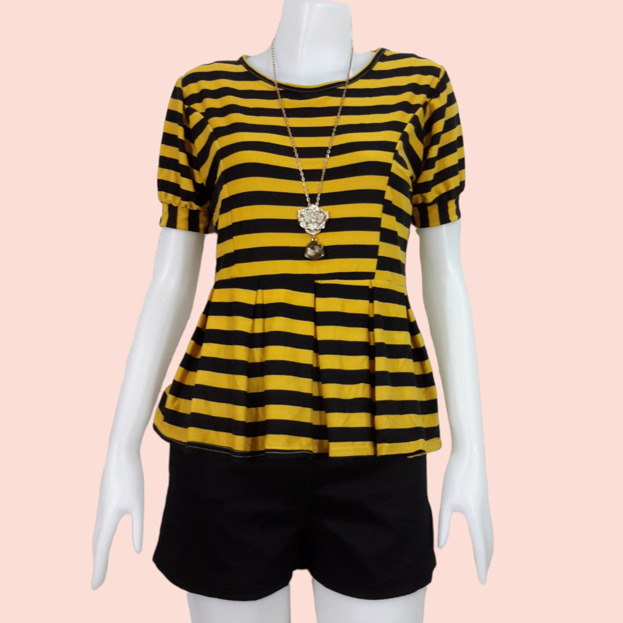 Blouse2012 เสื้อแฟชั่นน่ารักแขนตุ๊กตาชายระบาย ผ้าเรย่อนเนื้อดีหนานิ่มยืดได้เยอะลายริ้วสีเหลืองมัสตาร์ดดำ