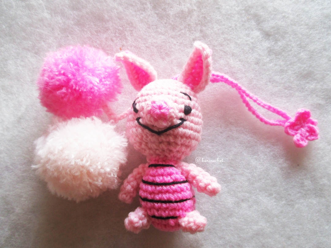 พวงกุญแจตุ๊กตาพิกเลท dolls pom pom amigurumi crochet keychain