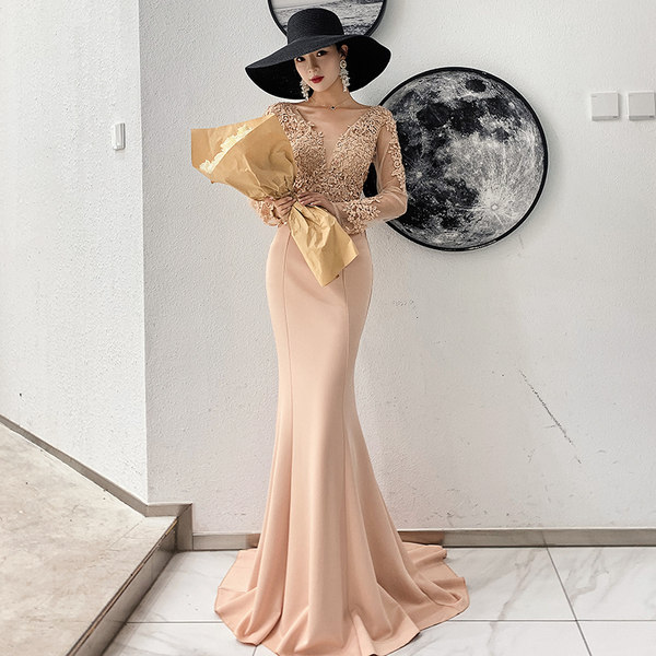 ชุดราตรี ชุดราตรีสวยหรู แบบ ทันสมัย Evening dress