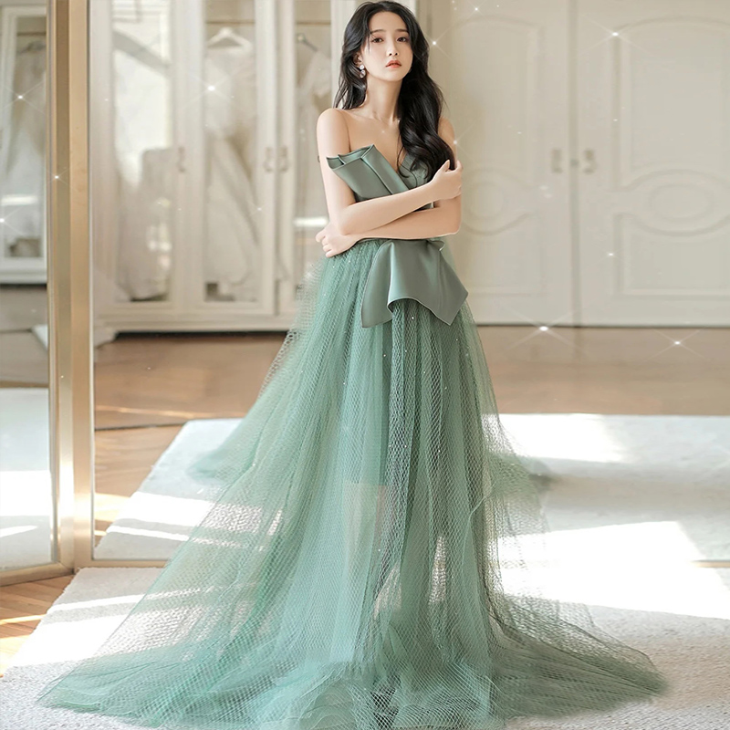 ชุดราตรี ชุดราตรีสวยหรู แบบ ทันสมัย Evening dress