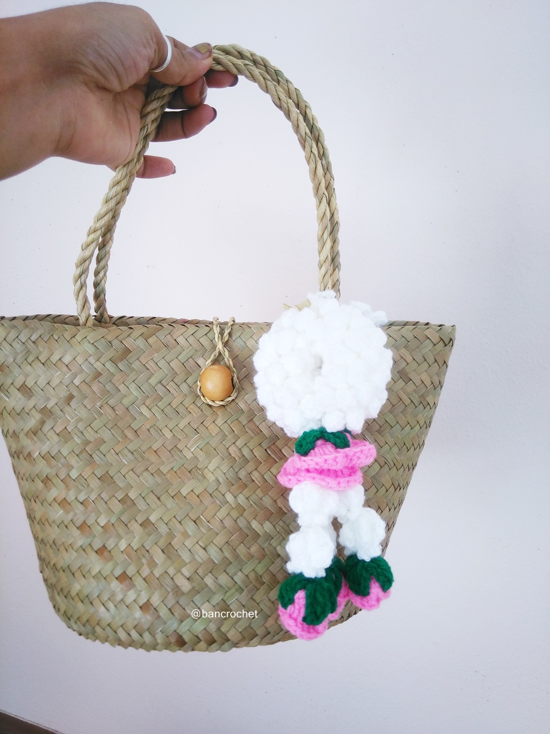 Bancrochet กระเป๋าสานกระจูดประดับพวงมาลัย grajood basket weave bags คละสี 7*10*7*12 นิ้ว