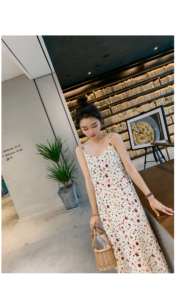 Dress4638 เดรสยาวสายเดี่ยวผ้าชีฟองเนื้อหนาเกรดพรีเมียมลายดอกไม้ ซิปข้าง มีซับในเนื้อหนาอย่างดี สายบ่าปรับระดับได้ งานดีทรงดีผ้าทิ้งตัวพริ้วสวยไม่ยับง่ายไม่ต้องรีดหลังซัก งานสวยเหมือนราคาหลักพัน ทรงนี้ใส่ได้เรื่อยๆ ชุดเดียวเอาอยู่