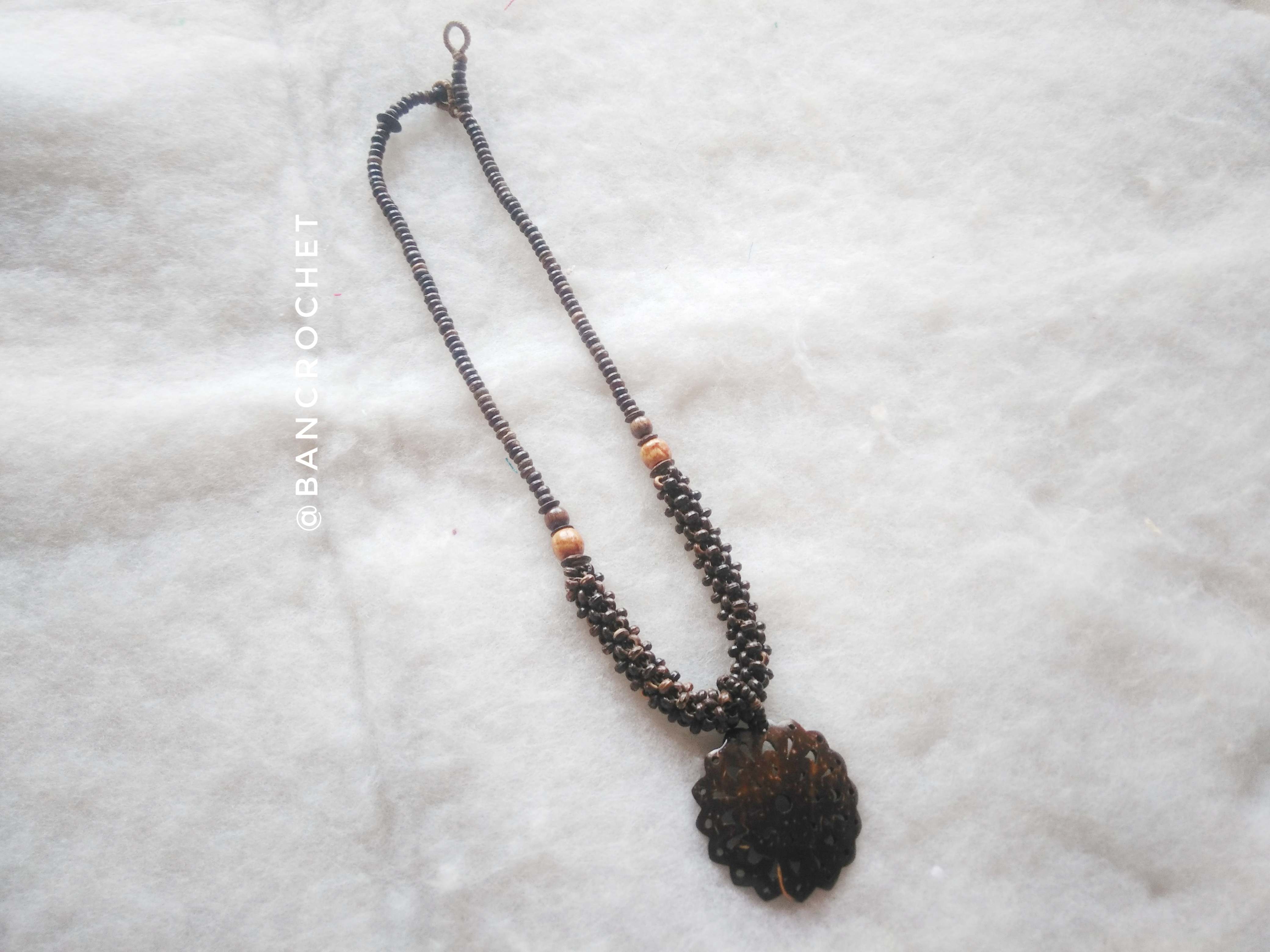 สร้อยกะลามะพร้าวห้อยตุ้งติ้ง Coconut Shell Necklace สีธรรมชาติ 15 นิ้ว