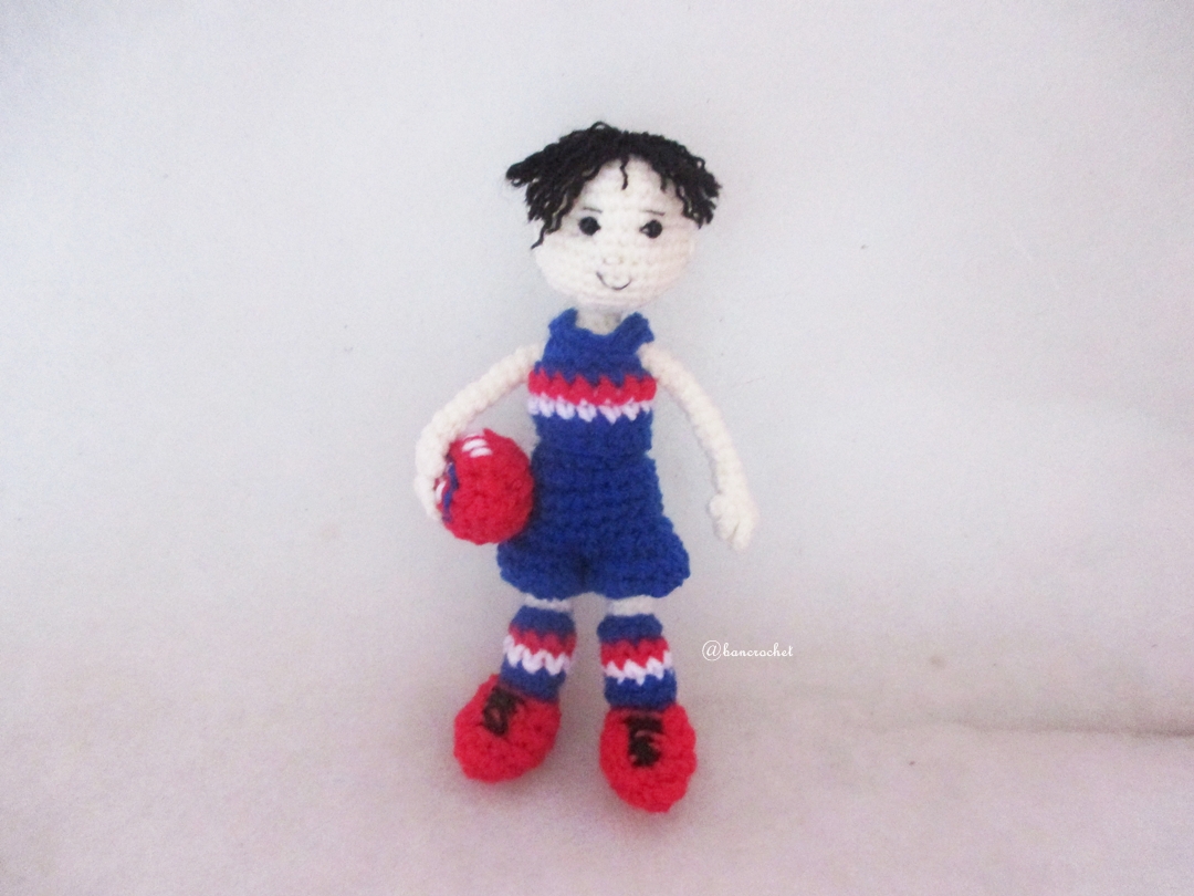 ตุ๊กตาถักนักรักบี้ ขนาด 5 นิ้ว rugby doll amigurumi crochet 5 inches