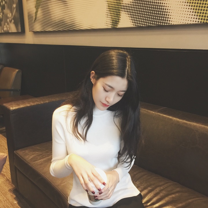 สีขาว: เสื้อสเวตเตอร์ ไหมพรมคอตั้ง ลายทางในตัว ผ้ายืดได้เยอะ