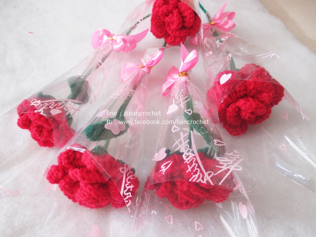 กุหลาบถักสีแดง Red crochet rose