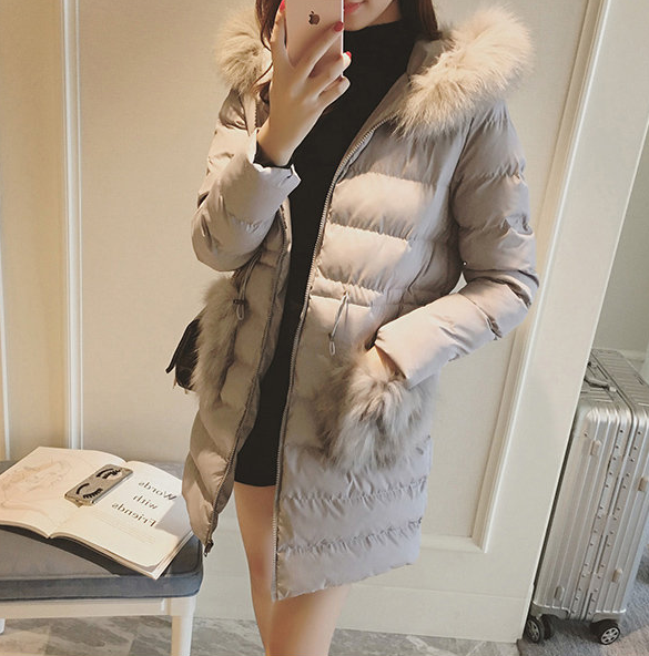 เสื้อกันหนาว ตัวยาว ประดับเฟอร์ฟูๆ ที่ฮู้ด ขนฟูประมาน 3/4 ผ้าร่มเนื้อดีกันลม บุนวมนุ่ม ซิปหน้า เกาหลีมากๆ เทา