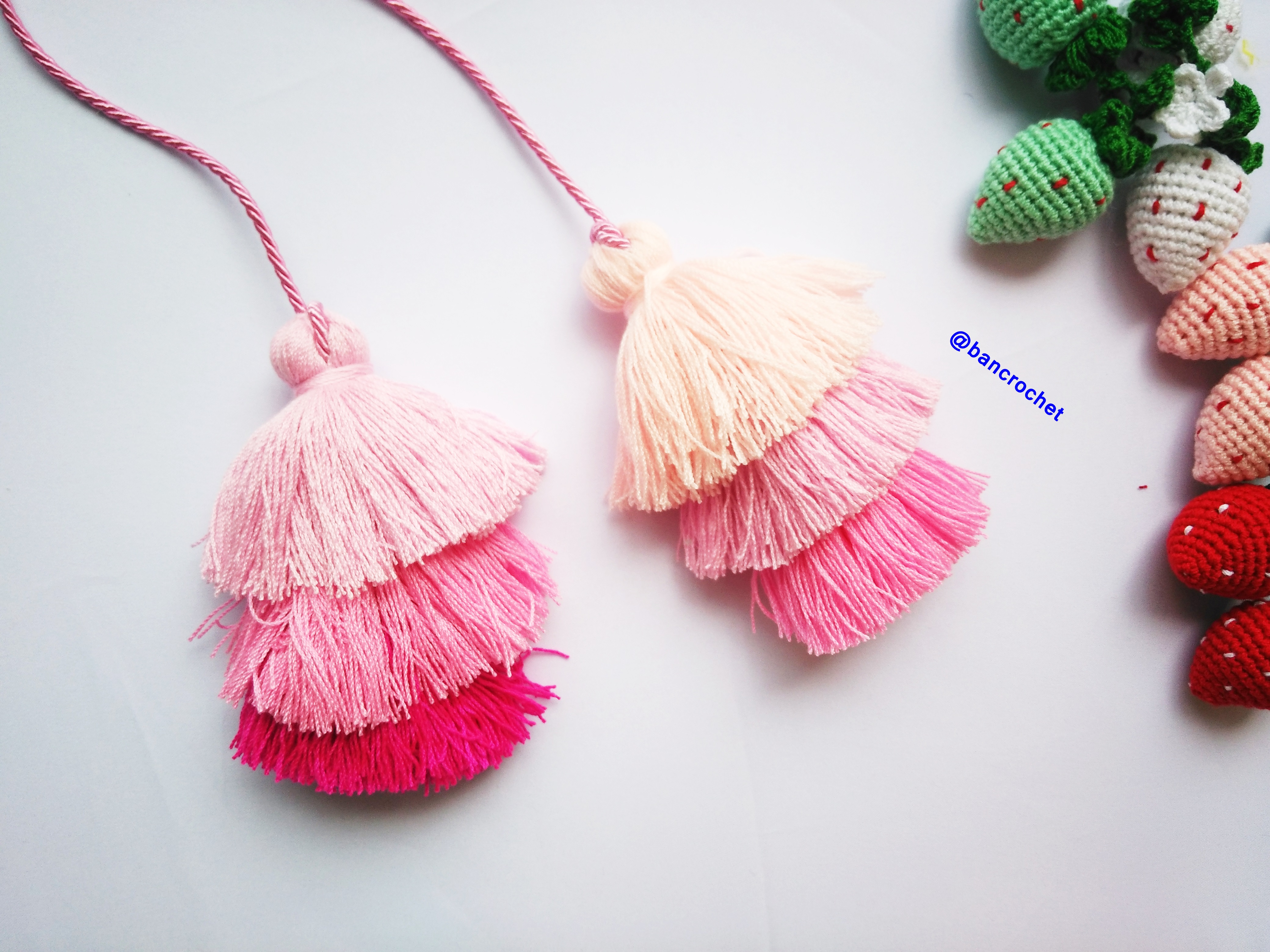 Bancrochet พู่ห้อยกระเป๋า/ที่ห้อยกระเป๋าแฮนด์เมด Tassels keychain hanging for bags หลากสี 4 นิ้ว
