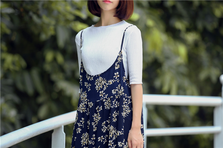 Dress4554 ชุดเดรสยาวสายเดี่ยวลายดอกไม้สีกรมท่า มีเสื้อตัวในผ้านิ่มยืดเยอะ ผ้าชีฟองเนื้อทรายเนื้อหนาสวยมีน้ำหนักทิ้งตัว งานสวยผ้าใส่สบาย งานดีทรงดีลายสวย สายบ่าปรับระดับได้