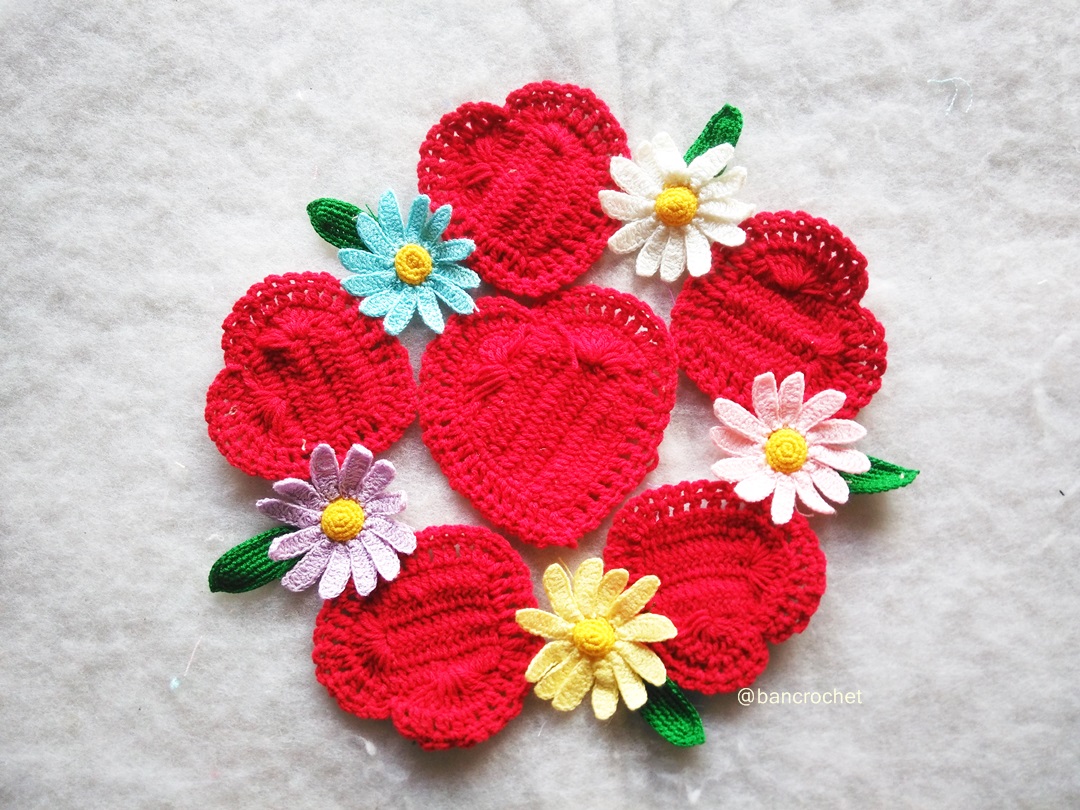 ผ้าปูโตีะถักโครเชต์ Crochet table runner สีแดง 13*13 นิ้ว