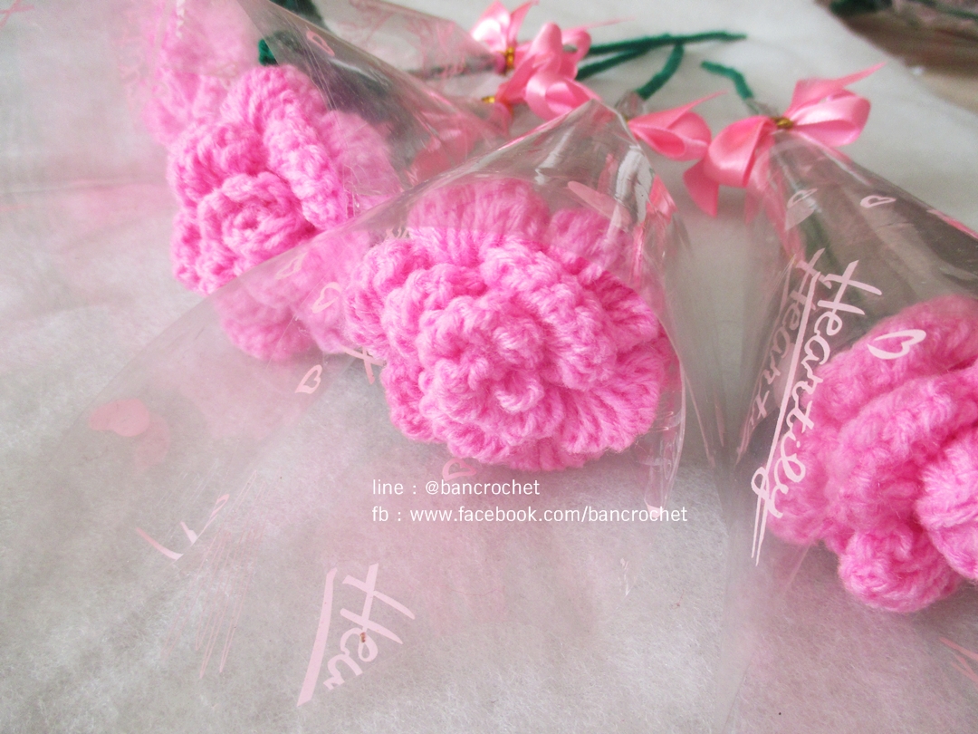 กุหลาบถักสีชมพู Pink crochet rose pink
