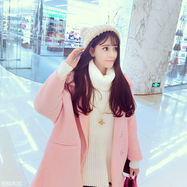 โค้ททรงโคล่ง สำหรับสาวขี้หนาว หรือชอบใส่เสื้อไหมพรมหนาๆ ข้างใน ทรงนี้เหมาะมากค่า สวมทับก็ดูหวานขึ้นมาทันตาเห็นน พร้อมส่งเลยน้าา pink