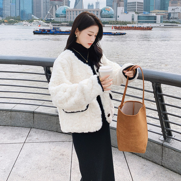 เสื้อโค้ท เสื้อโค้ทกันหนาว เสื้อโค้ทใส่เที่ยวต่างประเทศ ยี่ห้อ: Qianziqian