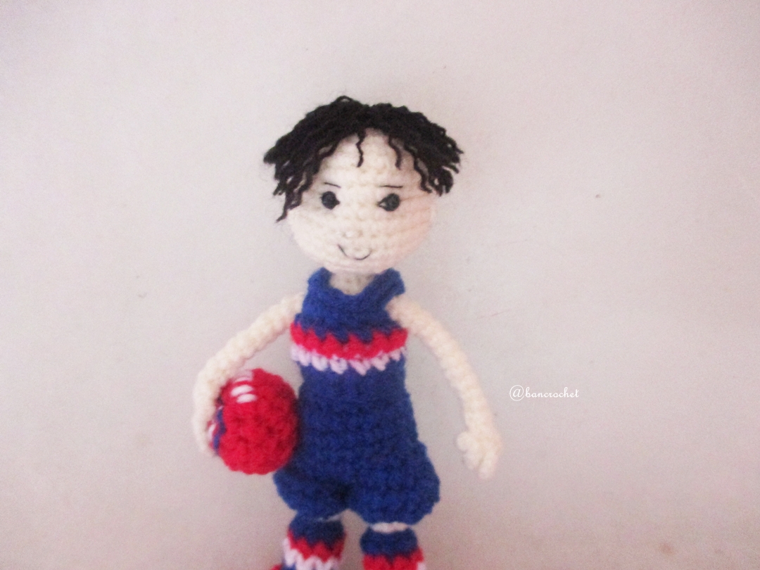 ตุ๊กตาถักนักรักบี้ ขนาด 5 นิ้ว rugby doll amigurumi crochet 5 inches