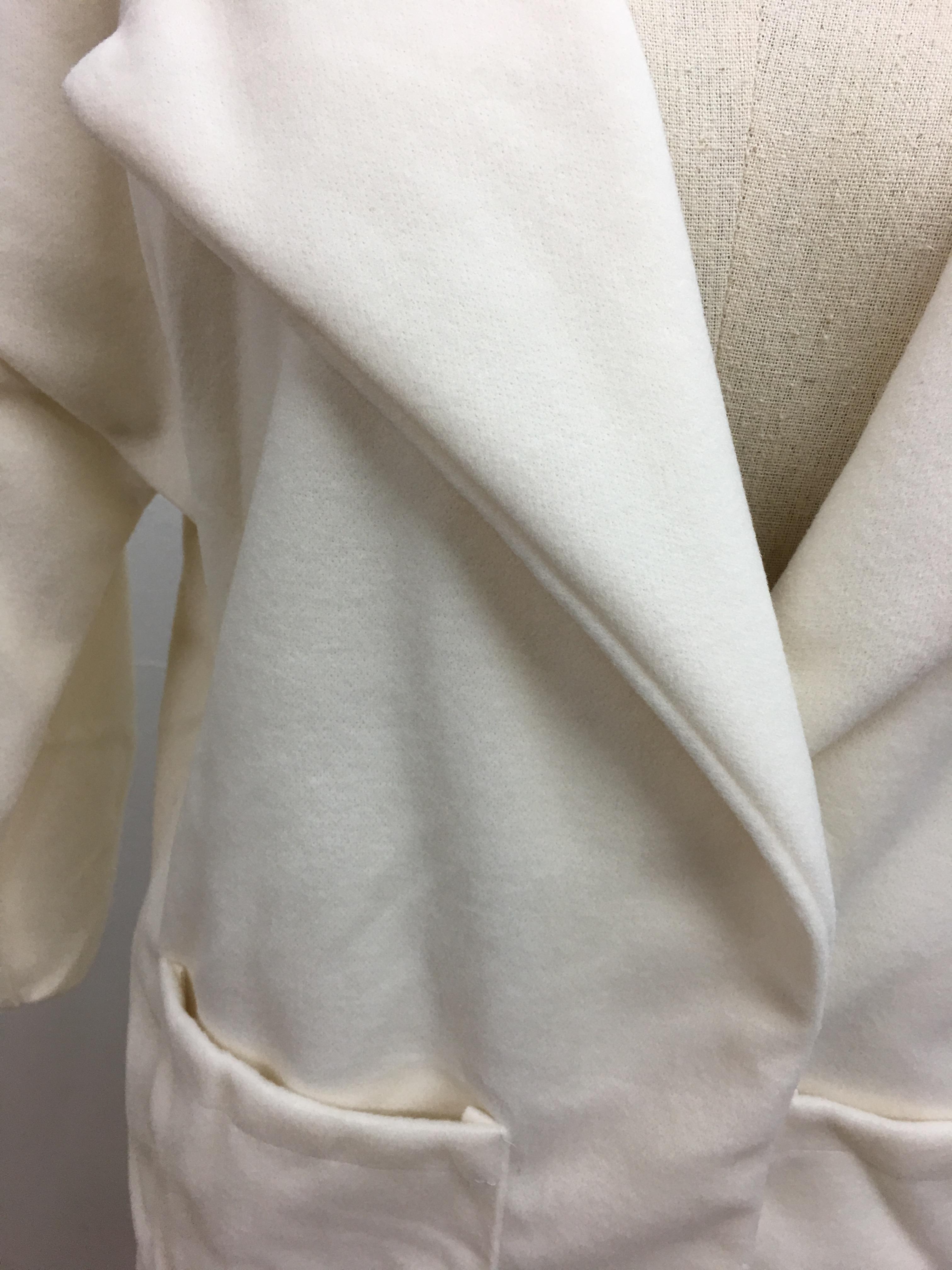 Over Coat ทรงโคล่ง ผ้าสำลีเนื้อเรียบสีขาว บุซับในกันลมกันหนาว พร้อมส่ง ขาว