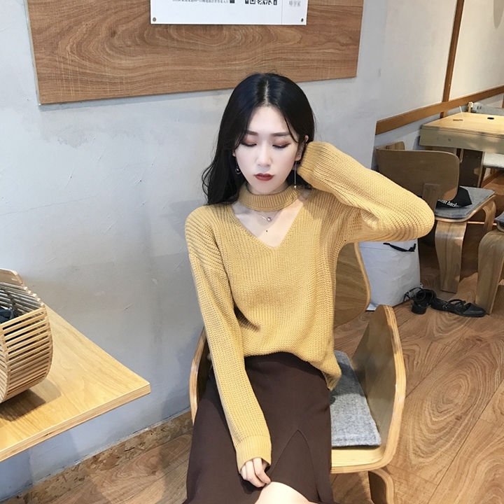 สีเหลืองน้ำตาล : เสื้อสเวตเตอร์ ไหมพรมคอวี แต่งสายคาด ลายทางในตัว ไหมพรมเส้นเล็ก เนื้อนุ่ม พร้อมส่ง