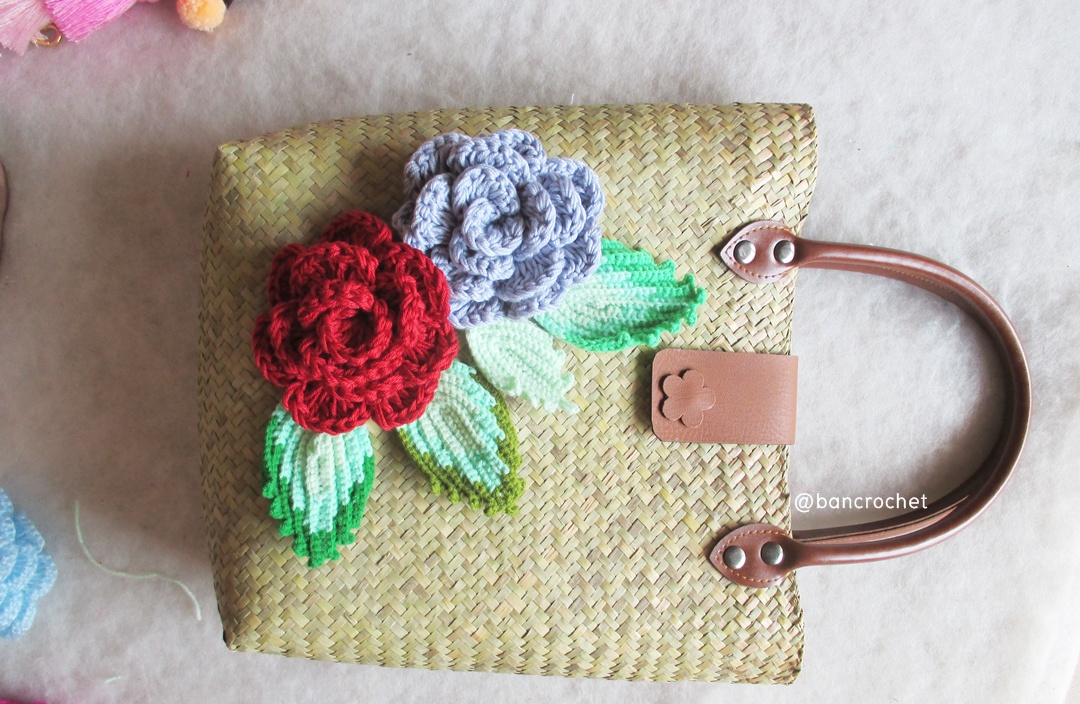 bancrochet กระเป๋ากระจูดสาน ประดับดอกไม้ ขนาด 12*4*18 นิ้ว basket weave bags ธรรมชาติ 12*4*18 นิ้ว