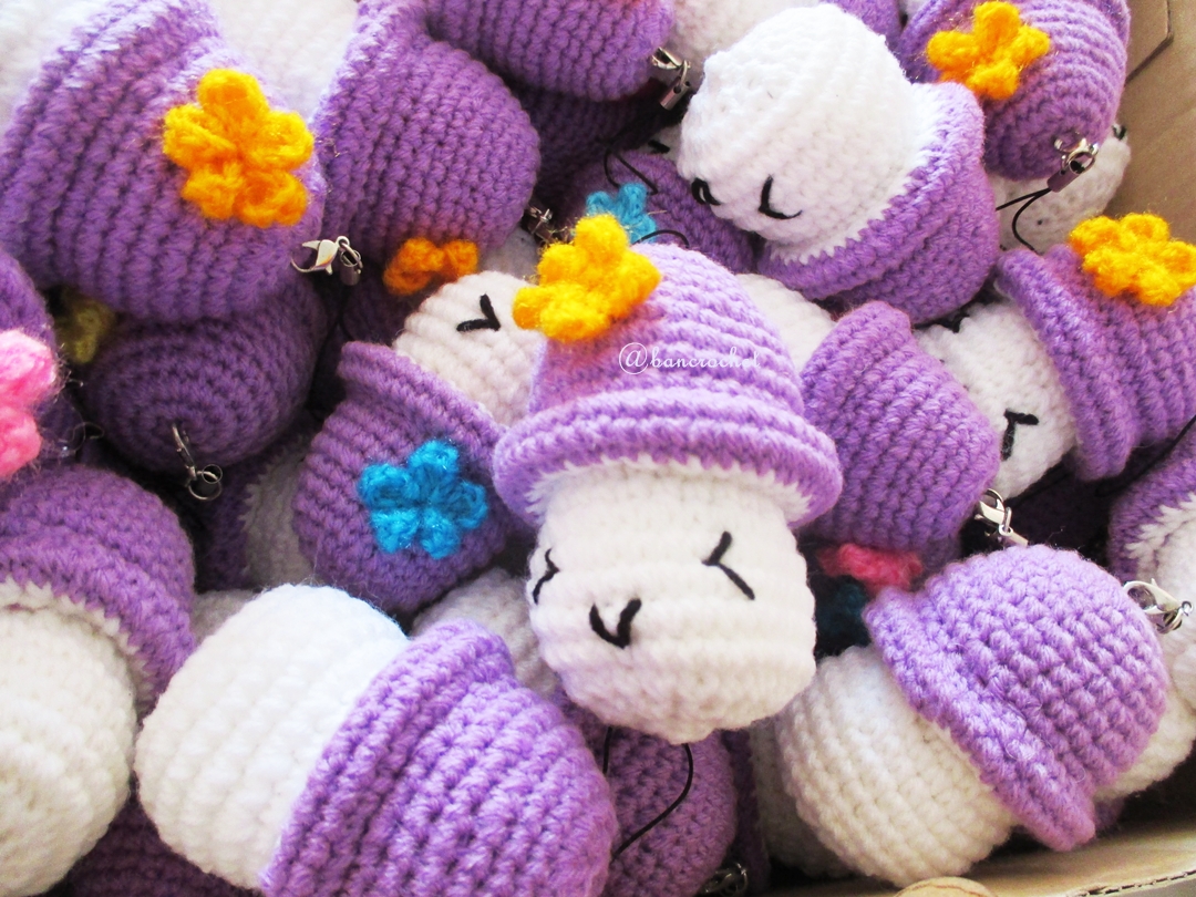 พวงกุญแจเห็ดถัก สีม่วง