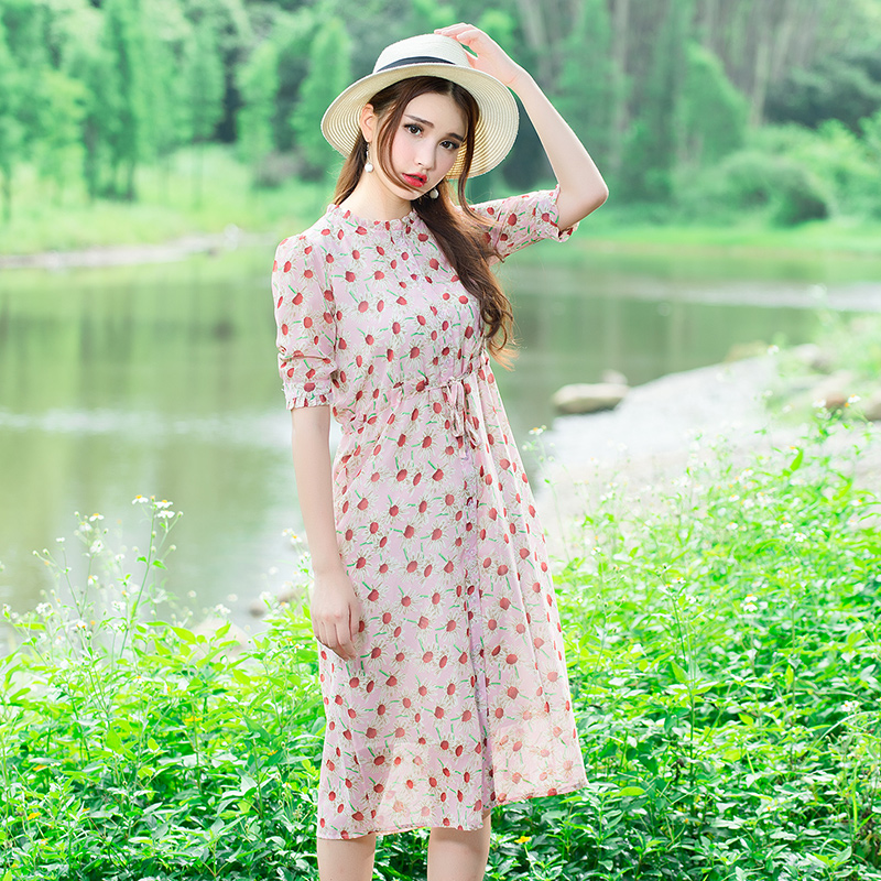 Dress4158 แม็กซี่เดรสยาวทรงสวยลายดอกทานตะวันพื้นสีชมพู คอระบาย กระดุมผ่าหน้า แขนยาวกระดุมข้อมือ มีเชือกผูกรูดเอวปรับได้ตามสัดส่วน มีซับในอย่างดีทั้งชุด ผ้าชีฟองเกรดพรีเมียม