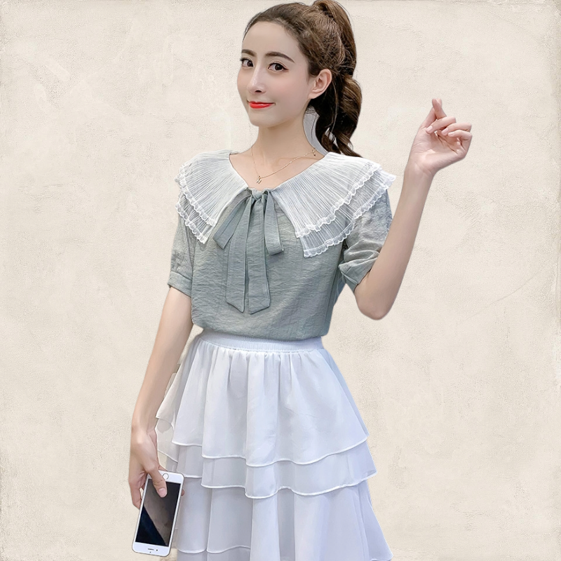 Blouse3880 เสื้อคอวีผูกโบว์ แต่งปกลูกไม้เพิ่มดีเทลความน่ารัก ผ้าโพลีเกรดพรีเมียมเนื้อดีมีน้ำหนักนุ่มใส่สบาย งานสวยน่ารักเต็มสิบ แมทช์กับอะไรก็เข้า ใส่เที่ยว/ใส่ทำงานได้ มี 2 สี ขาว, เขียว
