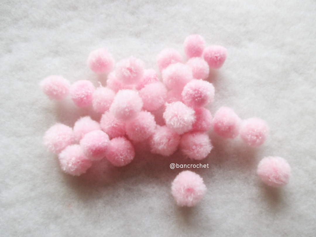 ปอมปอมไหมพรม ขนาด 2.5-3 ซม pom poms crochet ชมพูอ่อน 2.5-3 ซม.