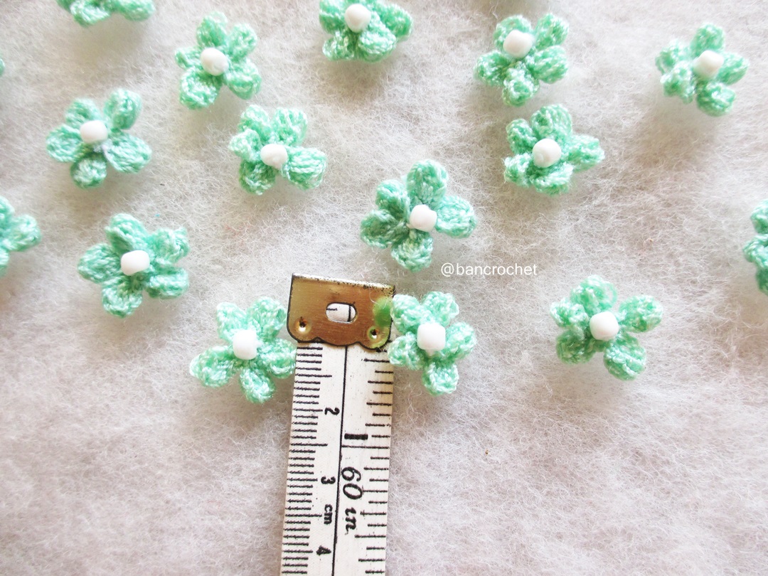 Bancrochet ดอกไม้จิ๋วถักโครเชต์ crochet mini flowers สีเขียว 0.5 นิ้ว
