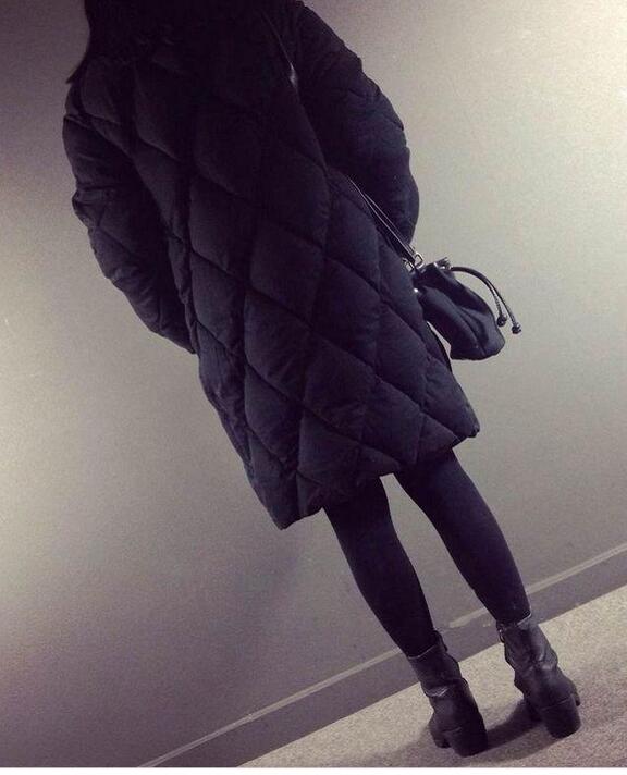 เสื้อโค้ทกันหนาว ตัวยาว สีเทาเงิน ปักลายตาราง ผ้าร่มบุนวม เนื้อเงา กระดุมหน้า สีเทา