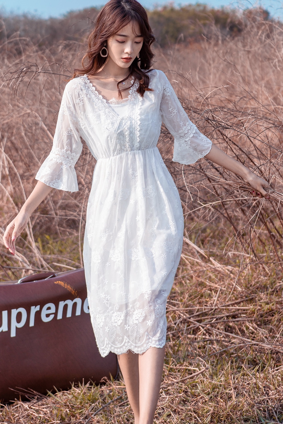 Dress4720 เดรสยาวชีฟองสีขาวปักลูกไม้ลายดอกทั้งตัว คอวีแต่งเชือกผูกไขว้ แขนยาวสี่ส่วนระบายแต่งลูกไม้ ซิปข้าง เอวสม็อคยางยืด ผ้าชีฟองเกรดพรีเมียมเนื้อดีนุ่มน่าใส่ มีซับในอย่างดี งานสวยหรูดีเทลดีงามดูสวยแพง ใส่เที่ยว/ใส่ออกงานได้