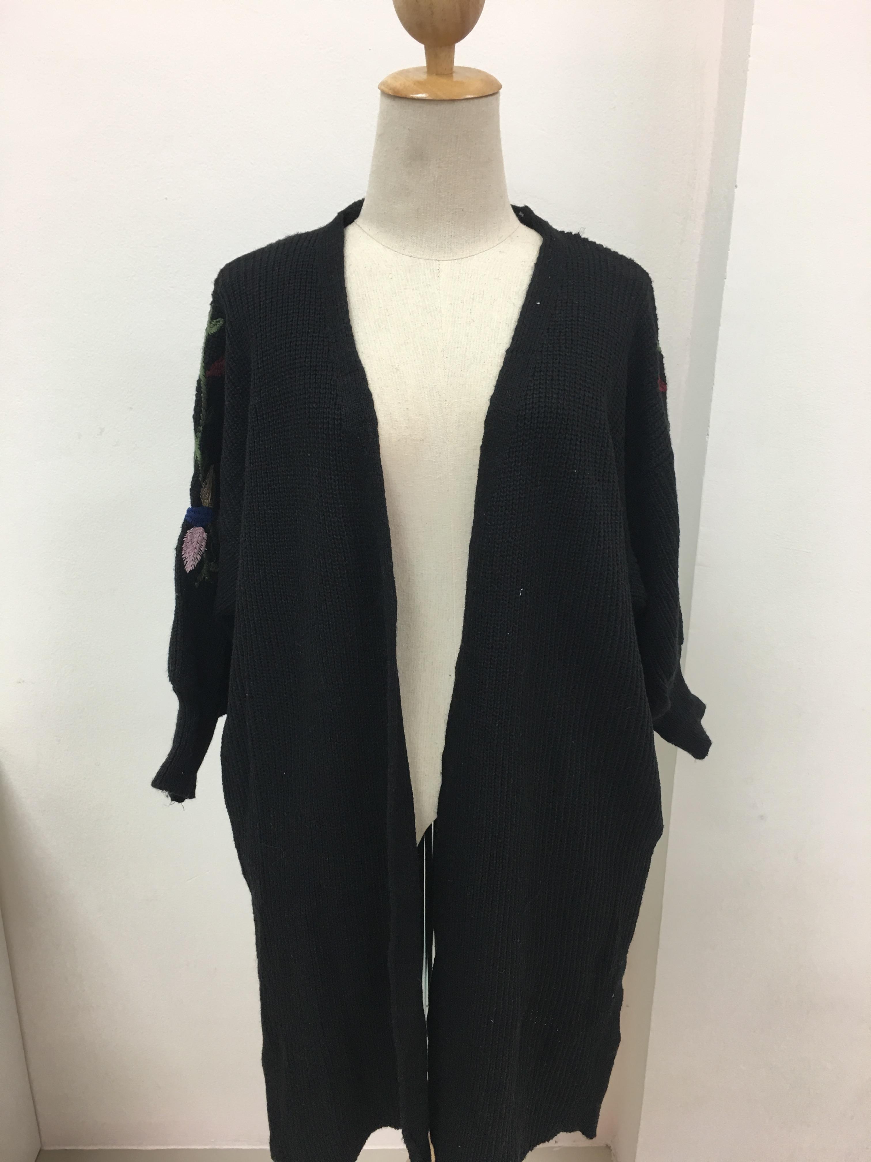 เสื้อคลุมไหมพรม ปักลายดอกไม้ แขน 4 ส่วน สีดำพร้อมส่ง