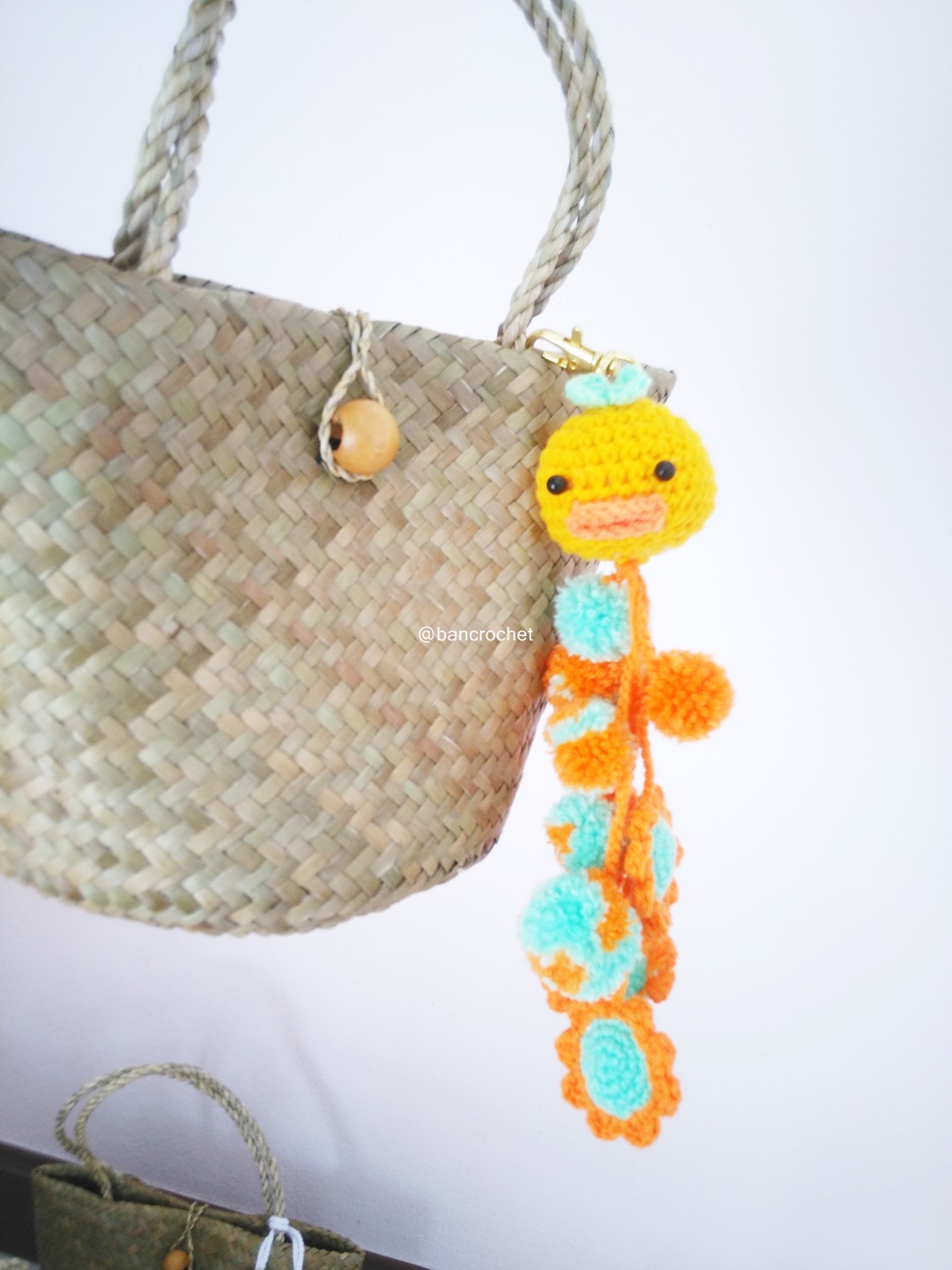 Bancrochet กระเป๋าสานกระจูดห้อยพวงกุญแจ grajood basket weave bags คละสี 7*10*7*12 นิ้ว