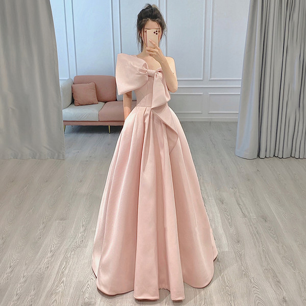 ชุดราตรี ชุดราตรีสวยหรู แบบ ทันสมัย Evening dress