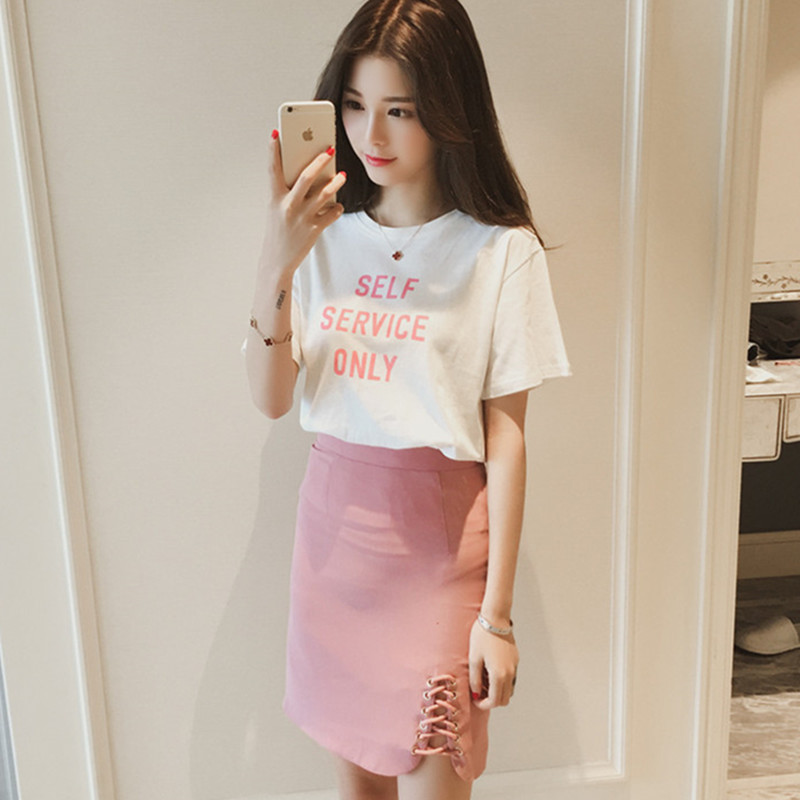 Set_bs1804 ชุดเซ็ท(เสื้อ+กระโปรง) เสื้อยืดคอกลมแขนสั้นสีขาวสกรีนลายตัวอักษร ผ้าคอตตอนเนื้อดีหนานุ่มใส่สบายยืดหยุ่นสูง กระโปรงสีพื้นชมพูอิฐซิปข้างมีซับในอย่างดี ผ่าชายกระโปรงผูกเชือกไขว้ ทรงเข้ารูปสวย งานดีทรงดี ใส่แล้วน่ารักดูดีสุด งานเซ็